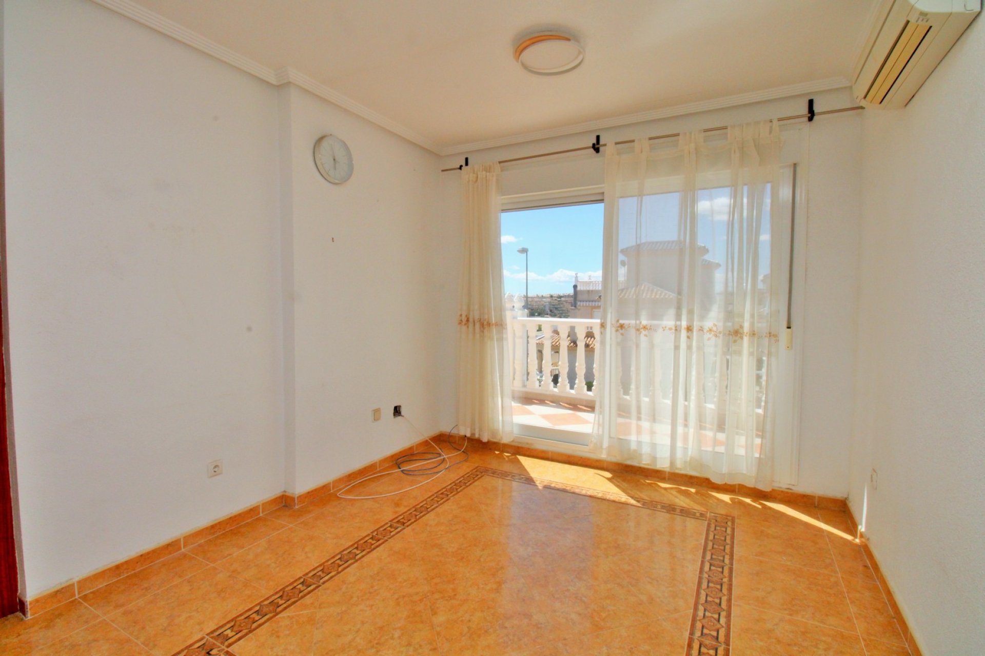 Återförsäljning - Villa -
Villamartín - Villamartin