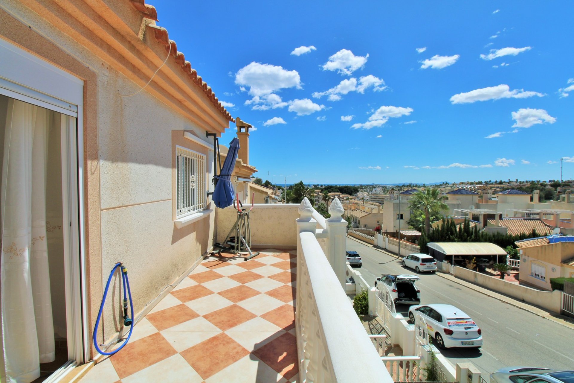 Återförsäljning - Villa -
Villamartín - Villamartin