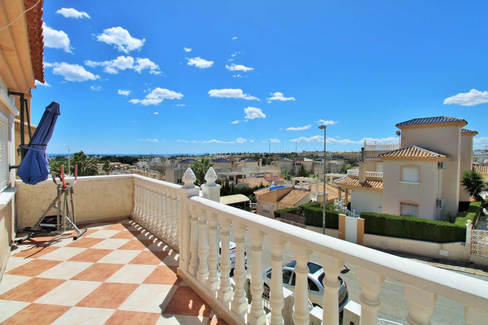Återförsäljning - Villa -
Villamartín - Villamartin
