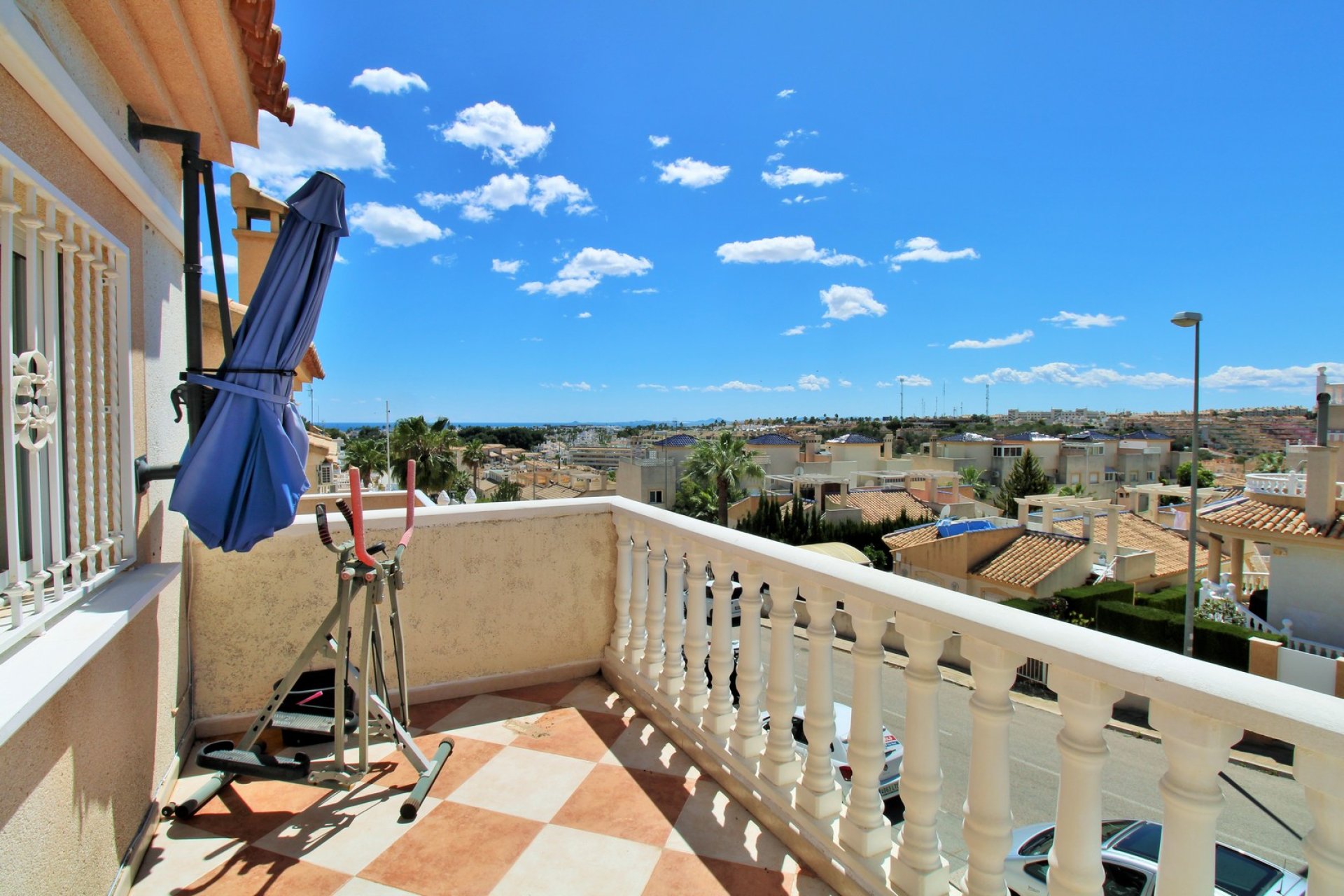 Återförsäljning - Villa -
Villamartín - Villamartin