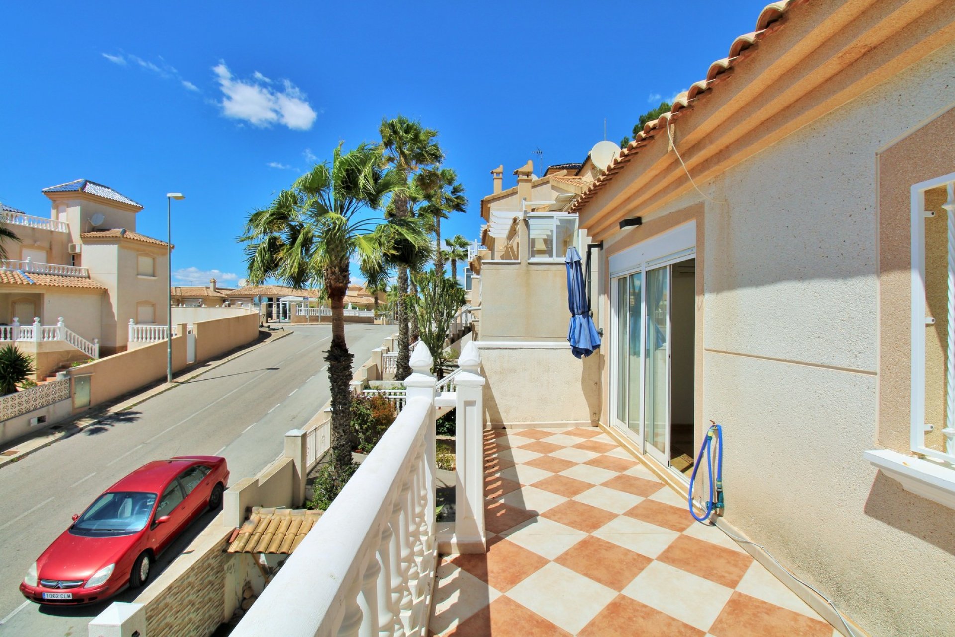 Återförsäljning - Villa -
Villamartín - Villamartin