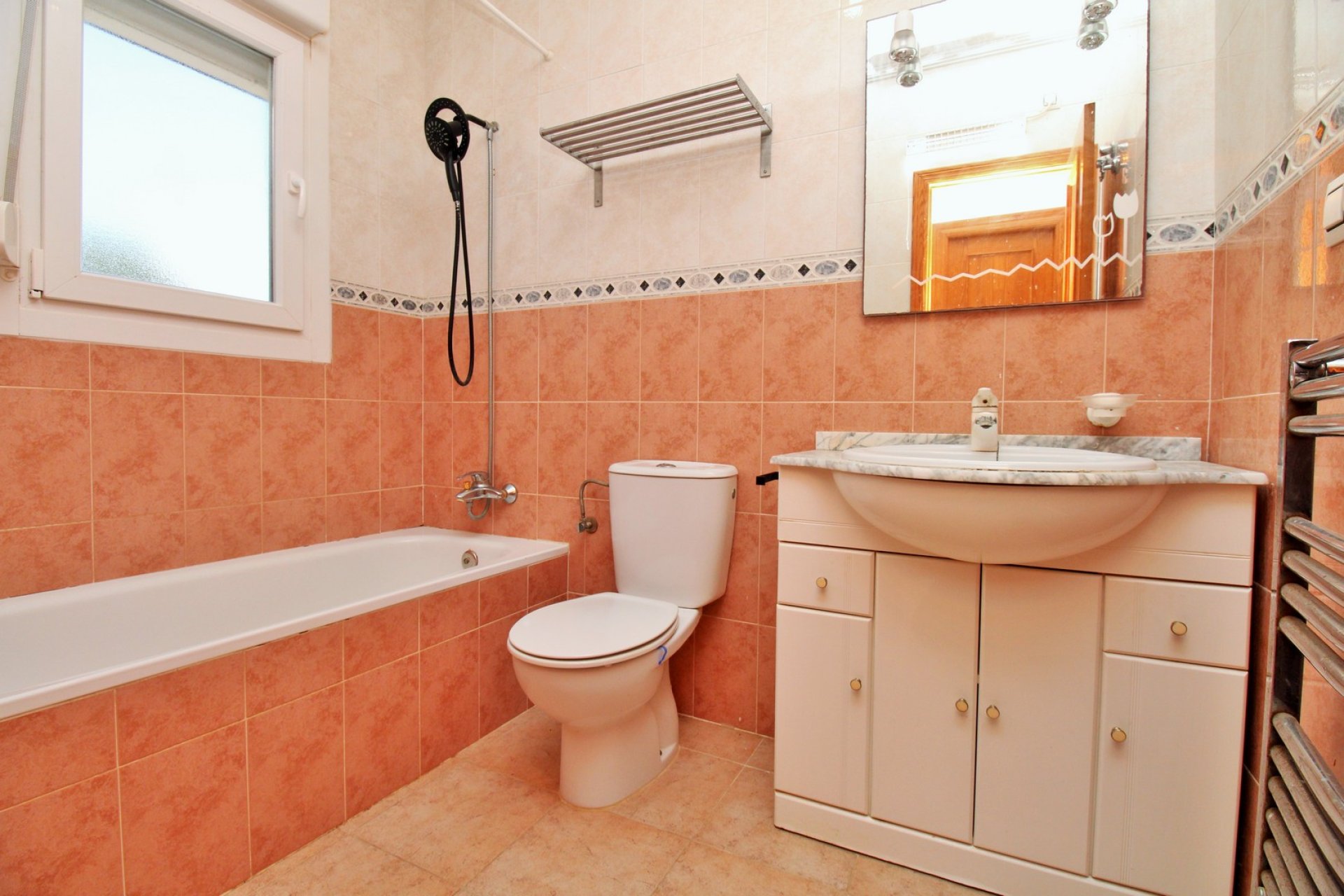 Återförsäljning - Villa -
Villamartín - Villamartin