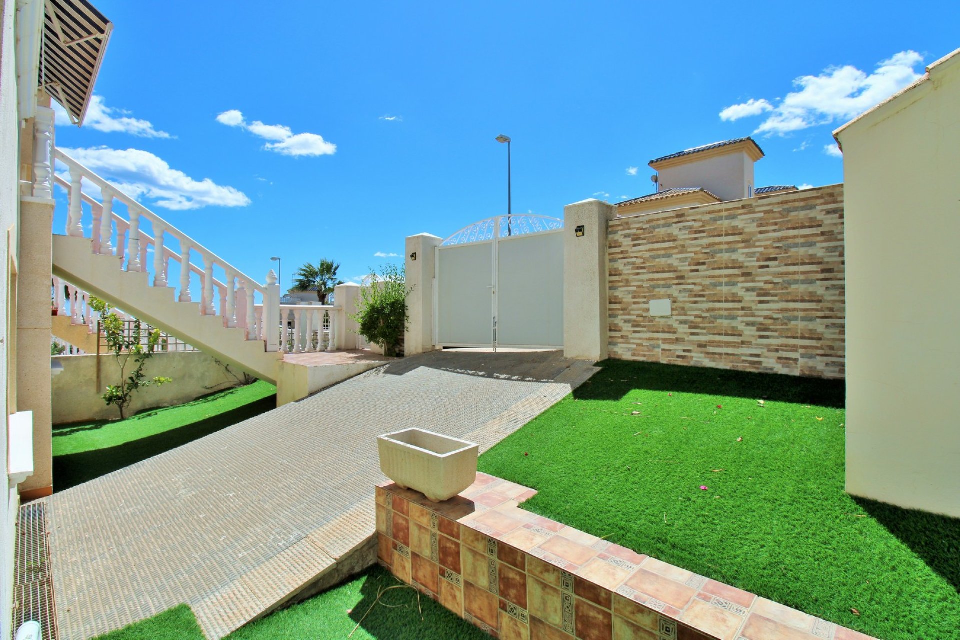 Återförsäljning - Villa -
Villamartín - Villamartin