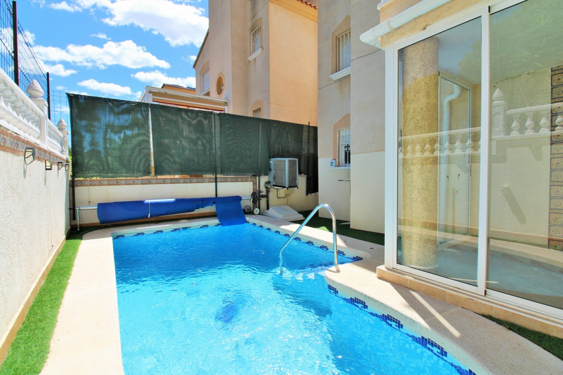 Återförsäljning - Villa -
Villamartín - Villamartin