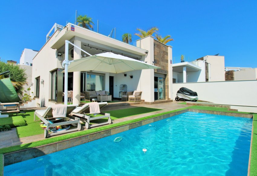 Återförsäljning - Villa -
Villamartín - Villamartin