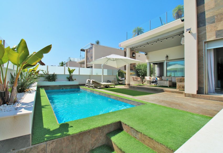 Återförsäljning - Villa -
Villamartín - Villamartin