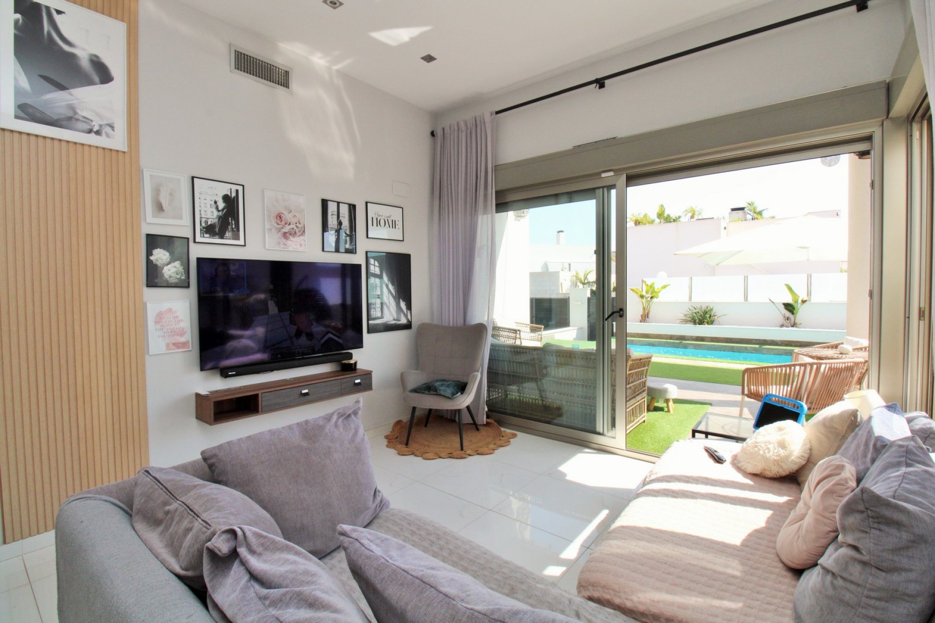 Återförsäljning - Villa -
Villamartín - Villamartin