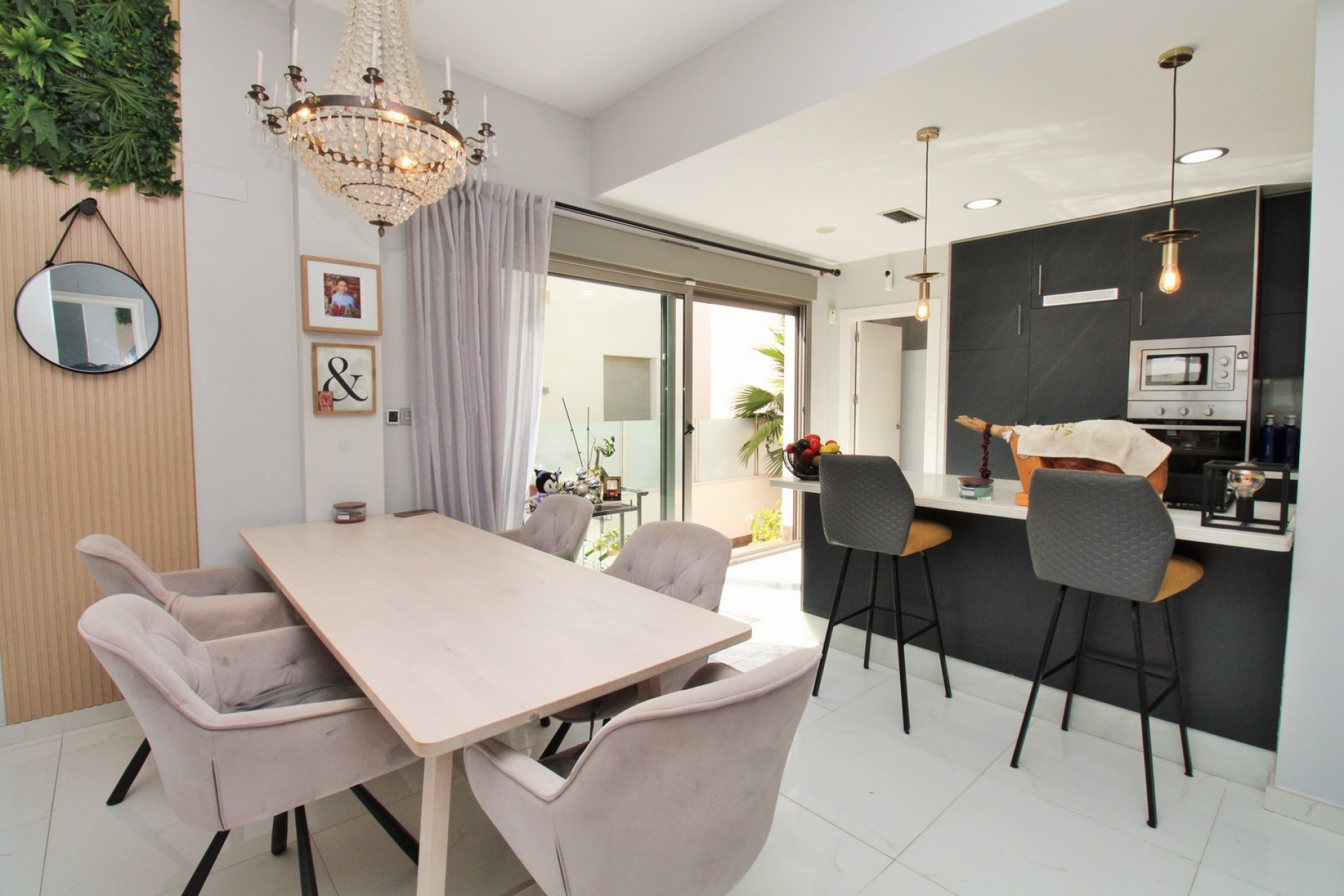 Återförsäljning - Villa -
Villamartín - Villamartin