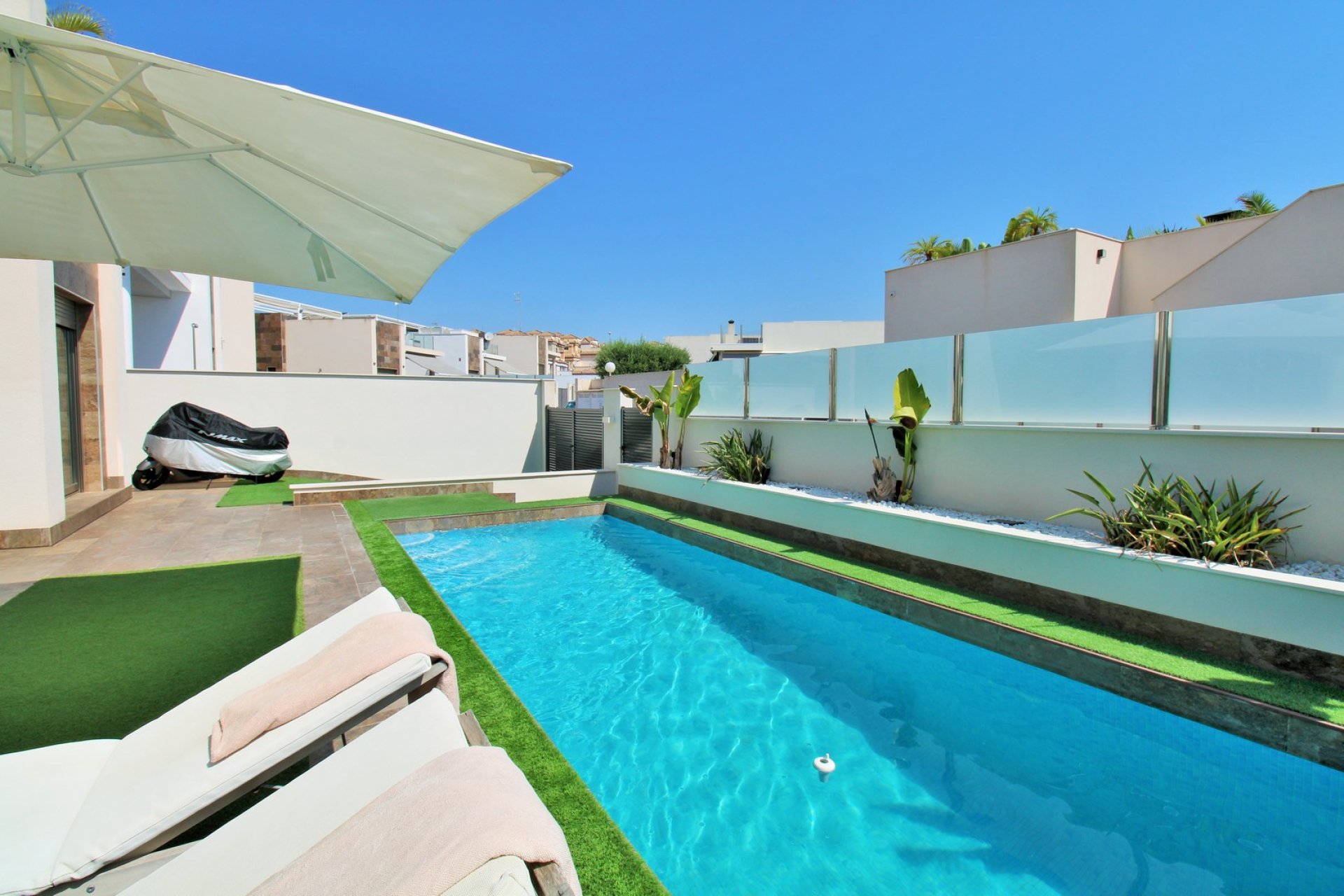 Återförsäljning - Villa -
Villamartín - Villamartin