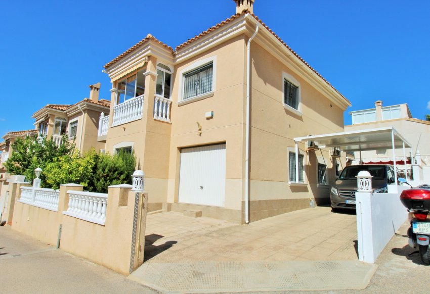 Återförsäljning - Villa -
Villamartín - Villamartin