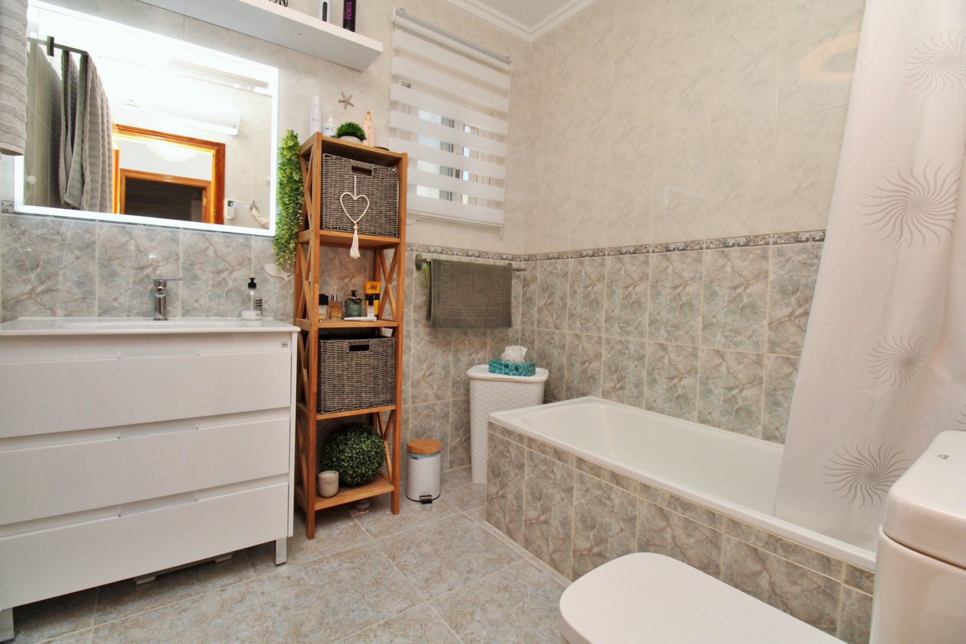 Återförsäljning - Villa -
Villamartín - Villamartin