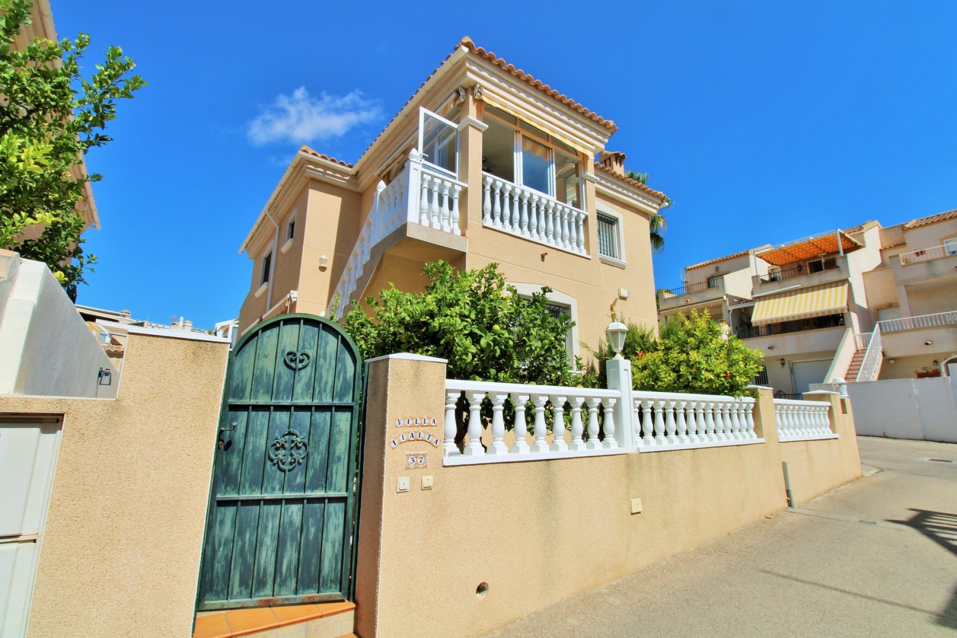 Återförsäljning - Villa -
Villamartín - Villamartin