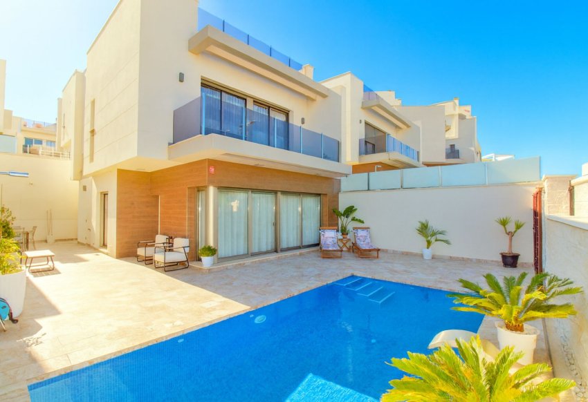 Återförsäljning - Villa -
Villamartín - Villamartin