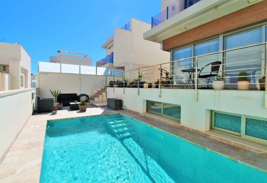 Återförsäljning - Villa -
Villamartín - Villamartin