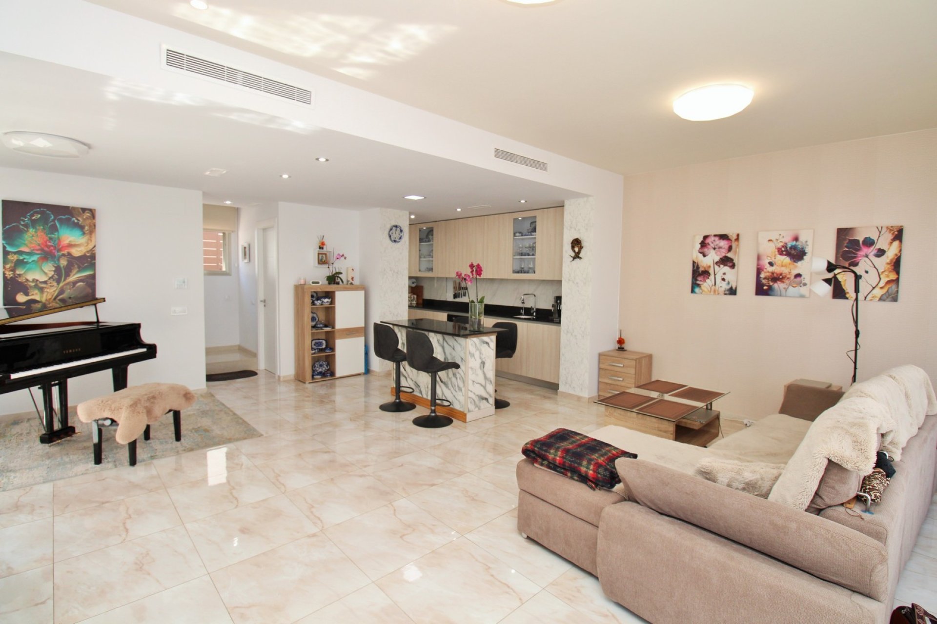 Återförsäljning - Villa -
Villamartín - Villamartin