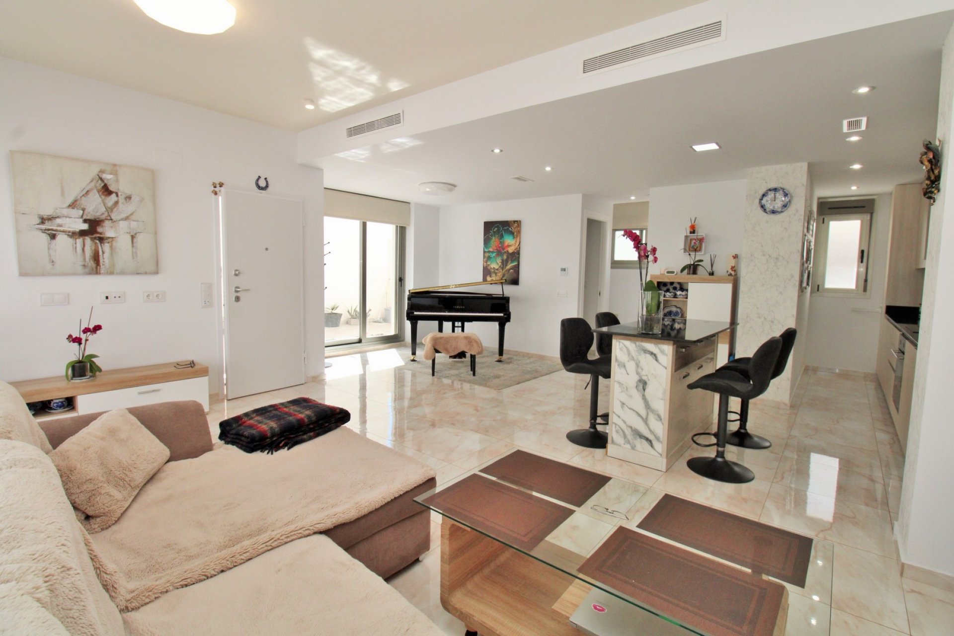 Återförsäljning - Villa -
Villamartín - Villamartin