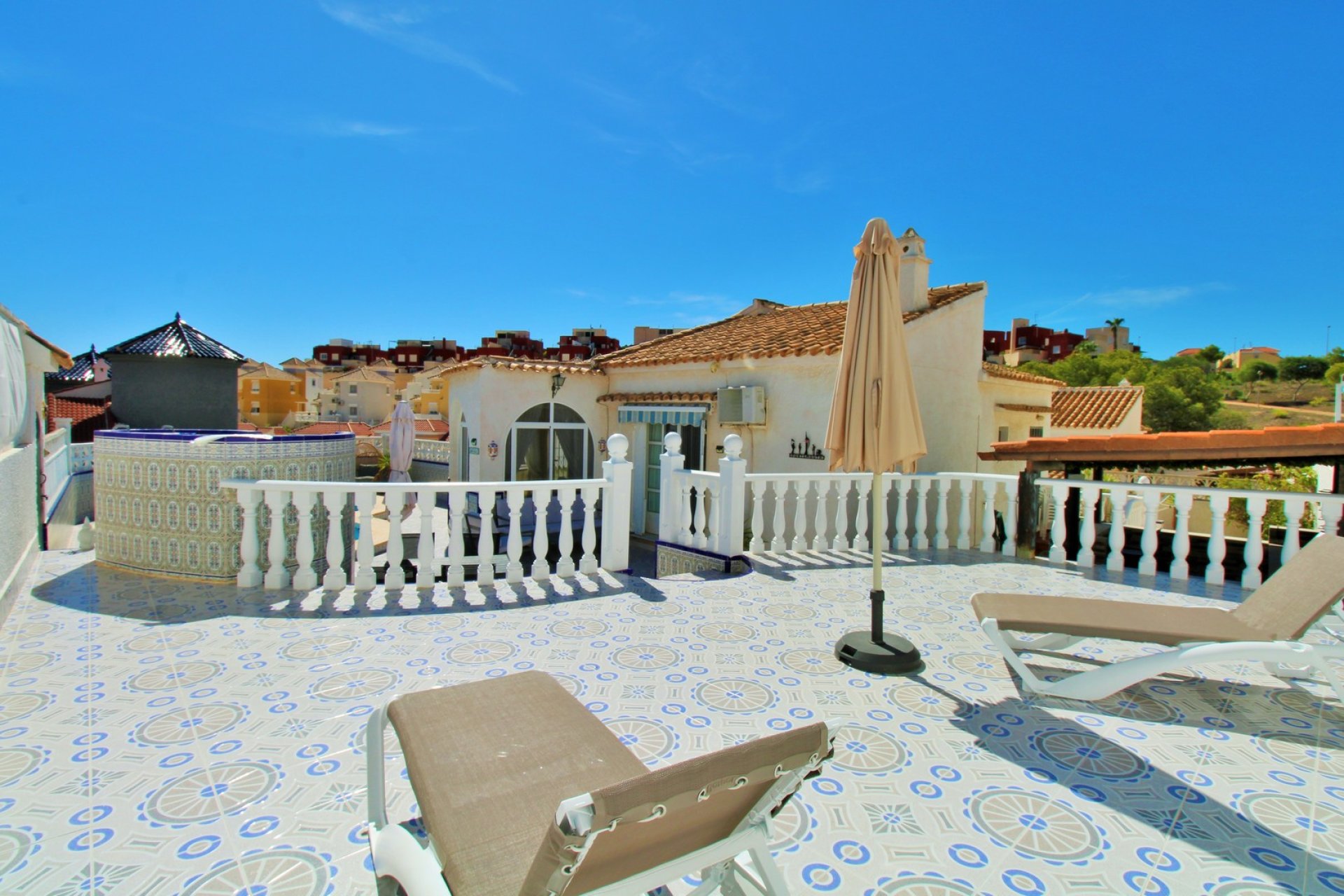 Återförsäljning - Villa -
Villamartín - Villamartin