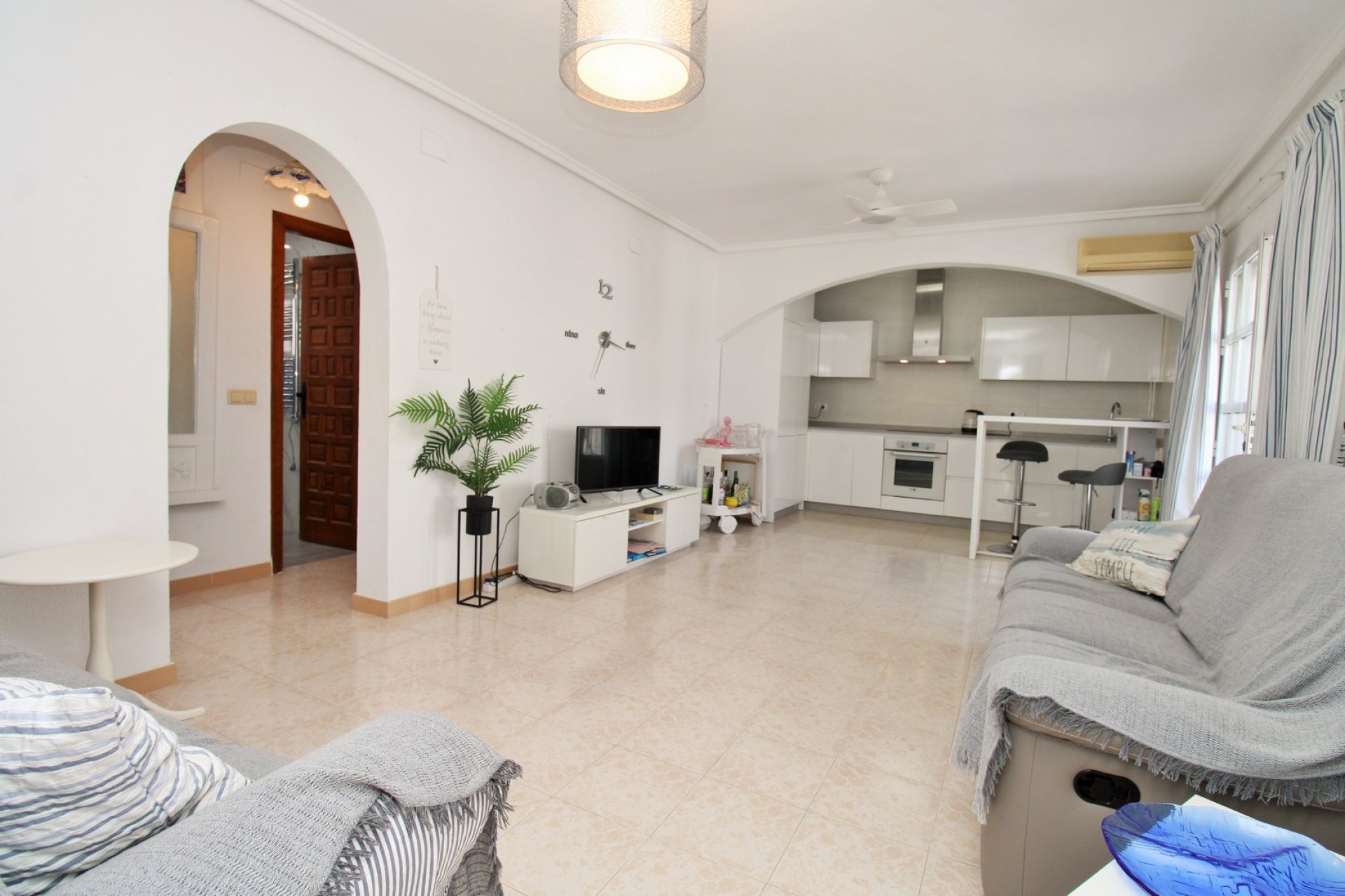 Återförsäljning - Villa -
Villamartín - Villamartin