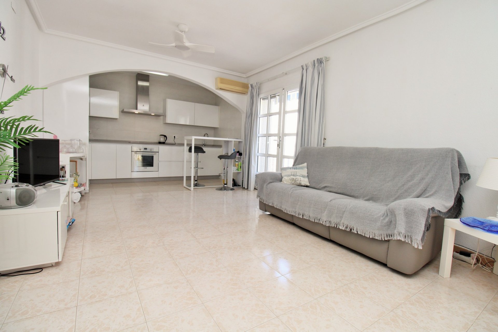 Återförsäljning - Villa -
Villamartín - Villamartin