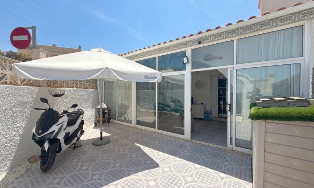 Bungalow - Reventa - Villamartín -
                Blue Lagoon