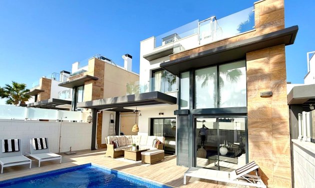 Detached Villa - Återförsäljning - Orihuela Costa - Lomas de Cabo Roig