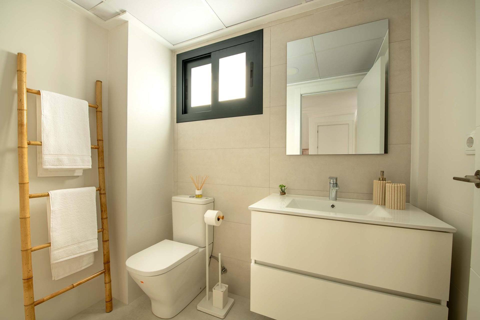 Neue Gebäude - Bungalow -
Cox - San Fernando