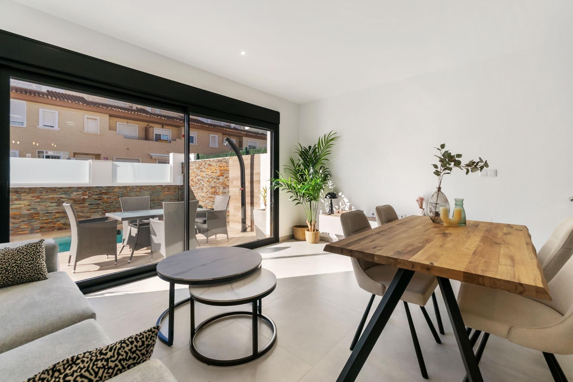 Neue Gebäude - Stadthaus -
San Pedro del Pinatar - Polideportivo