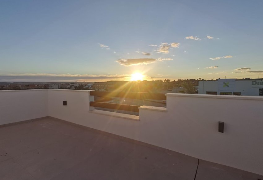 Neue Gebäude - Villa -
Los Montesinos - La Herrada