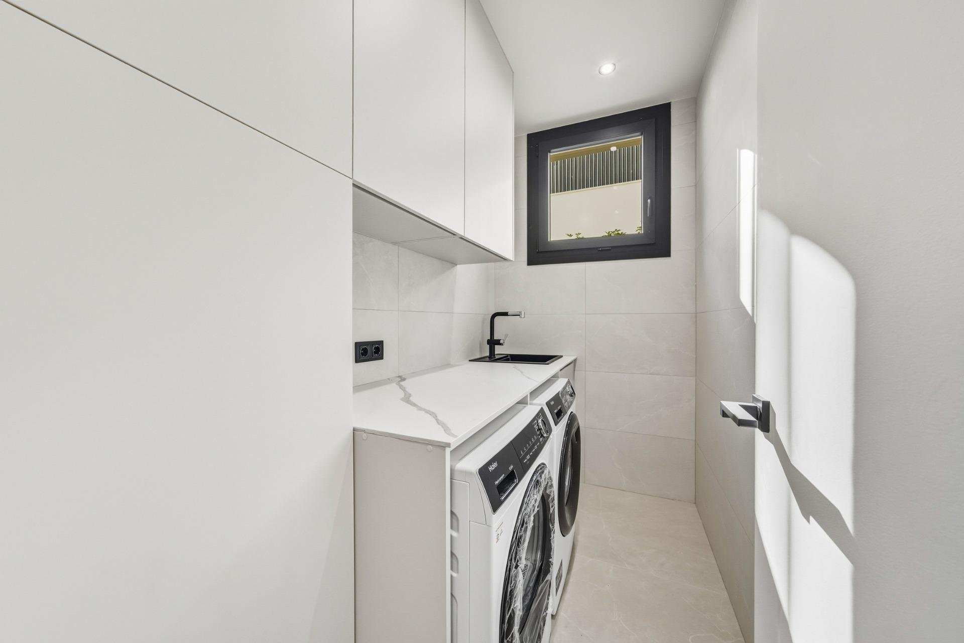 Neue Gebäude - Villa -
Polop - La Alberca