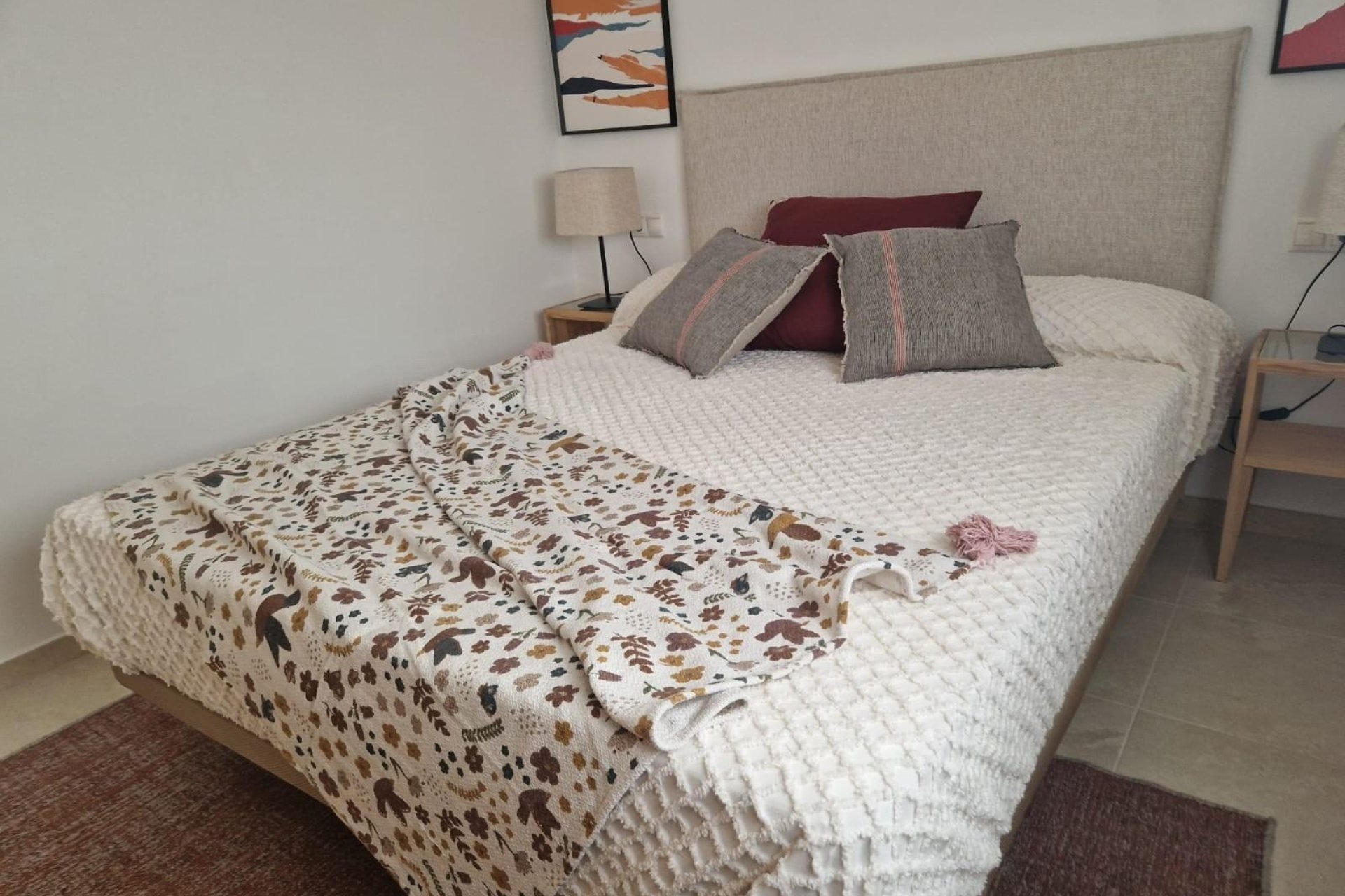 Neue Gebäude - Wohnung -
Avileses - pueblo