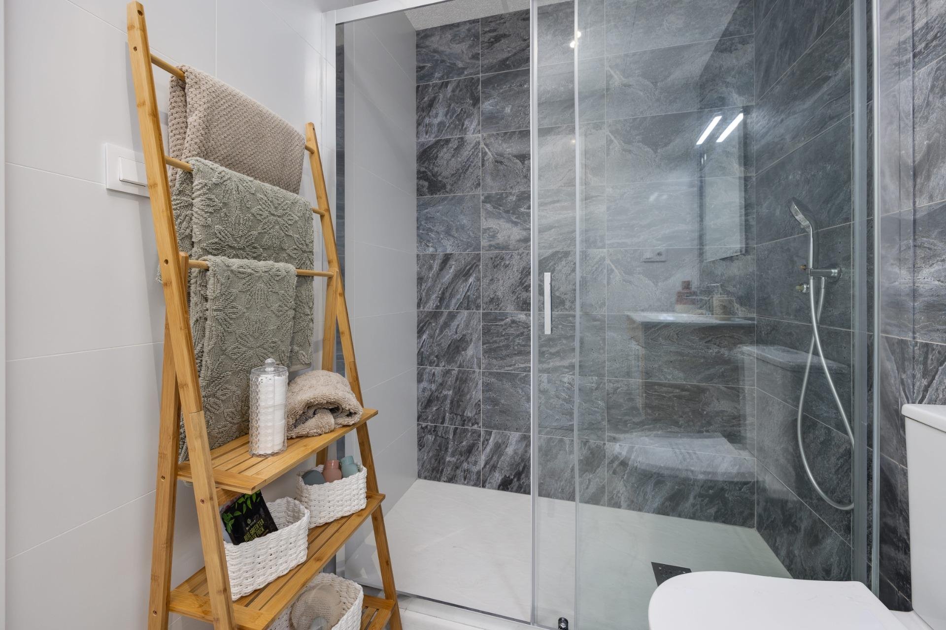 Neue Gebäude - Wohnung -
San Miguel de Salinas - Pueblo