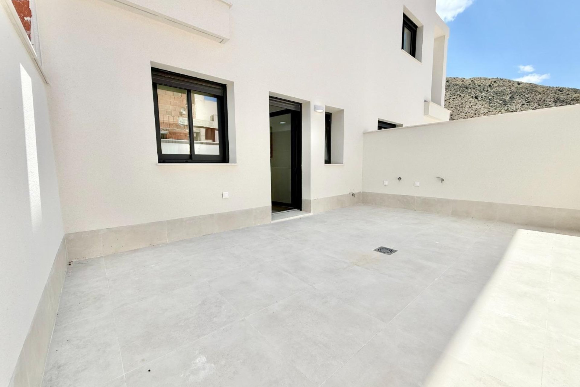 New Build - Townhouse -
Cox - San Fernando