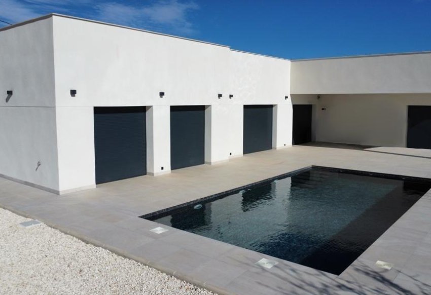 Obra nueva - Villa -
Pinoso - Lel