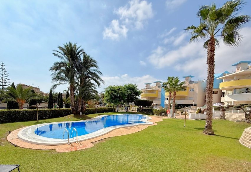 Resale - Apartament -
Orihuela Costa - Villamartín