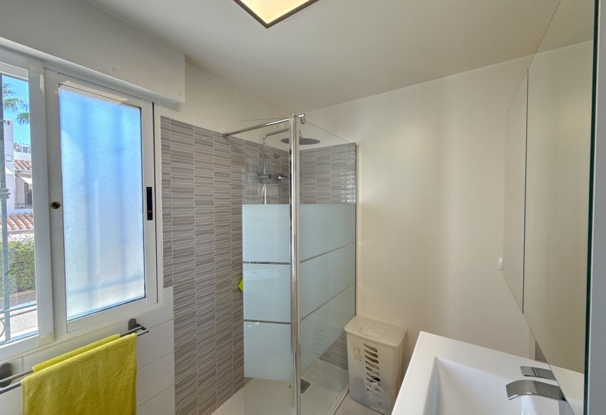 Resale - Apartamento -
Cabo Roig