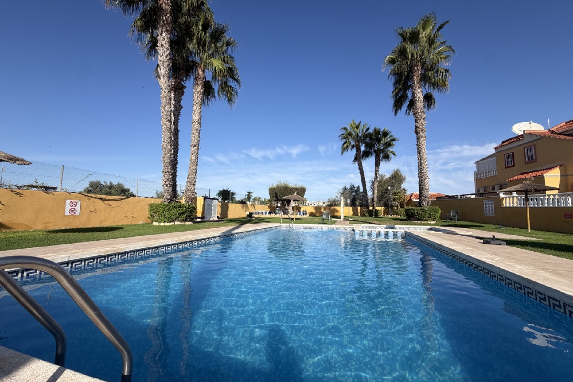 Resale - Apartment -
Cabo Roig