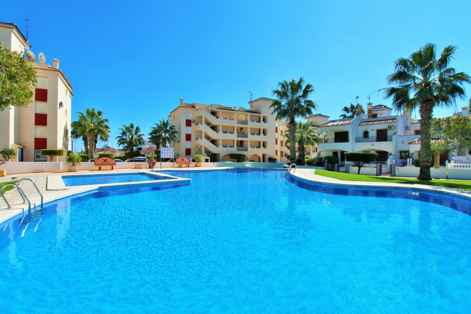 Resale - Apartment -
Playa Flamenca