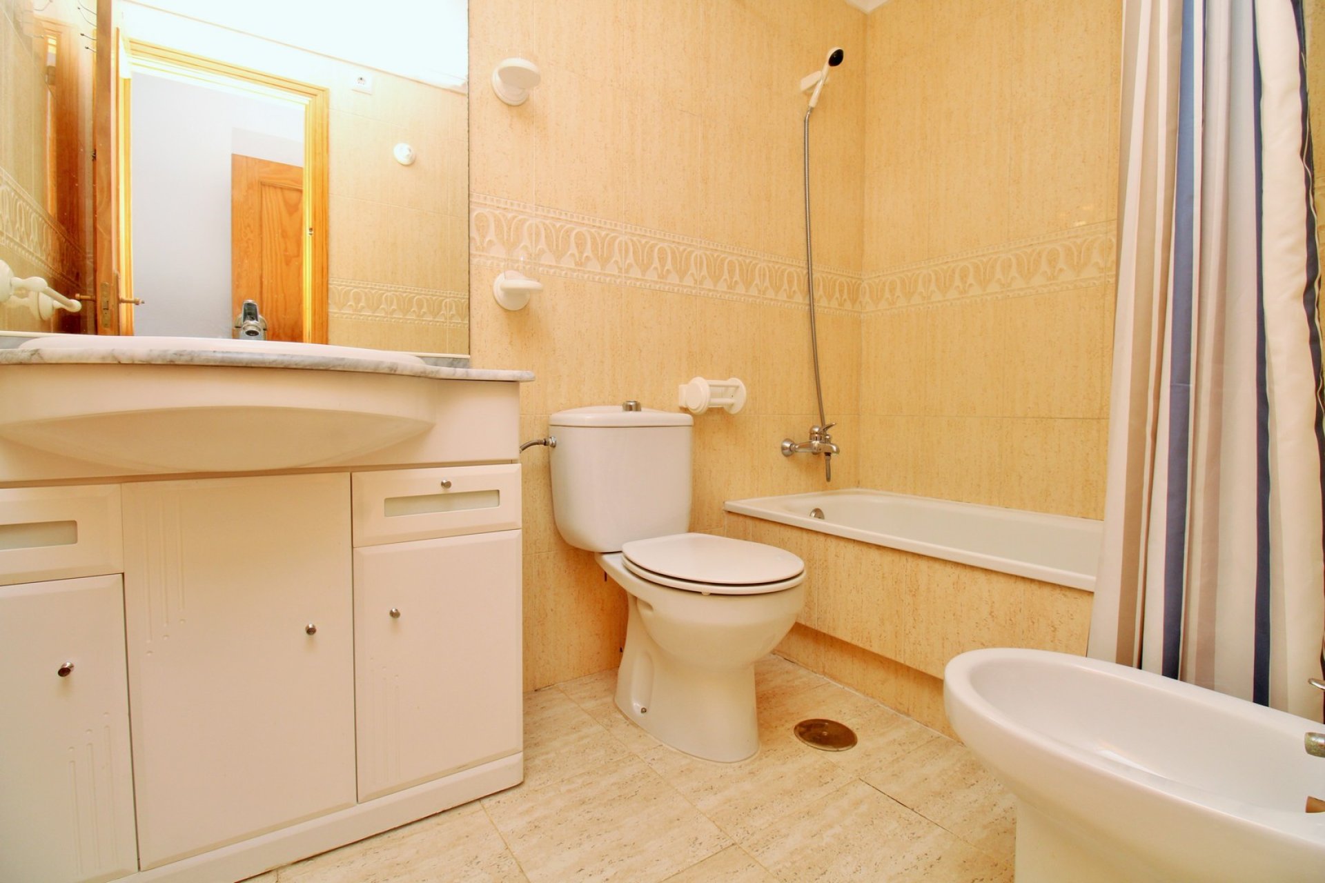 Resale - Apartment -
Playa Flamenca