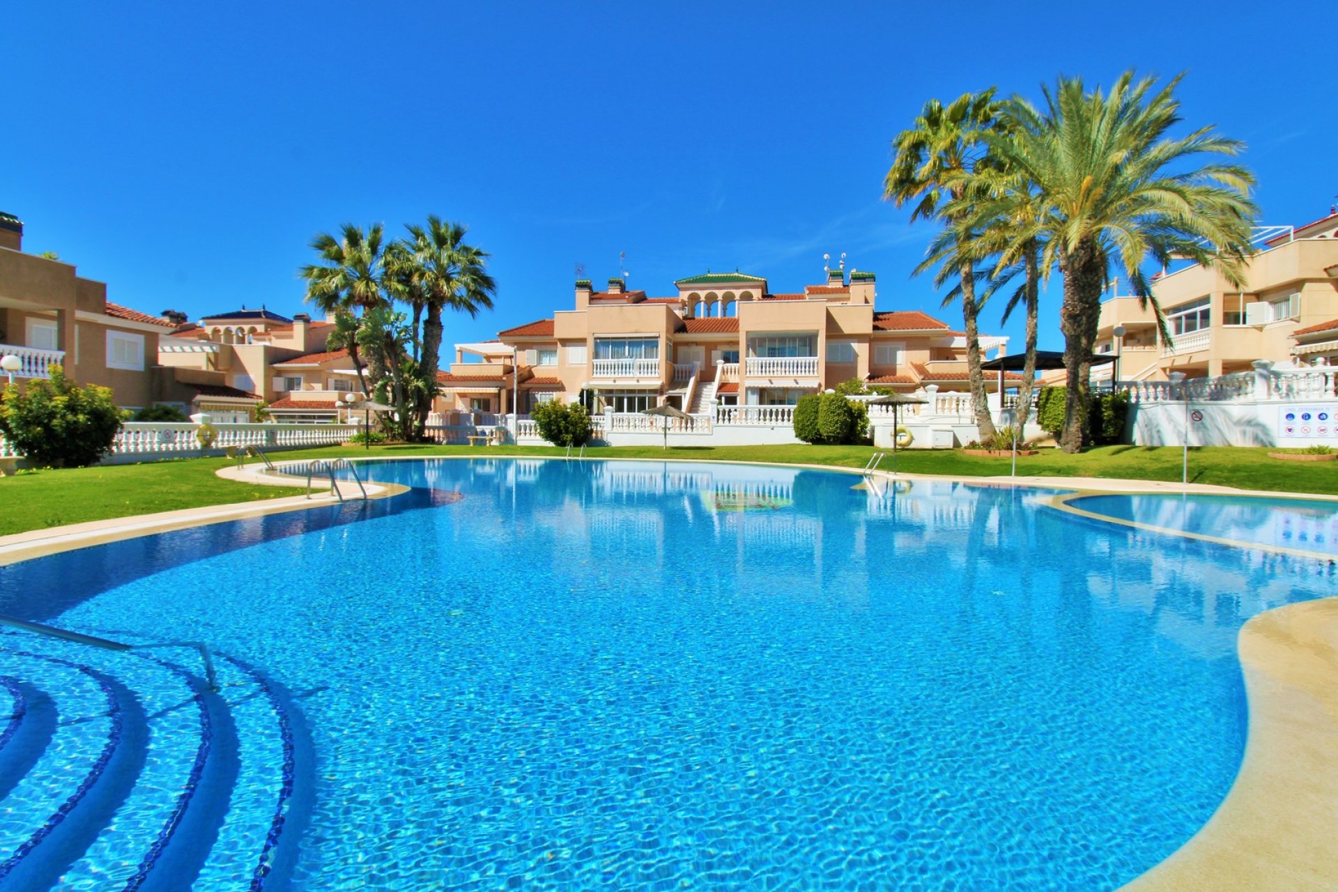 Resale - Apartment -
Playa Flamenca