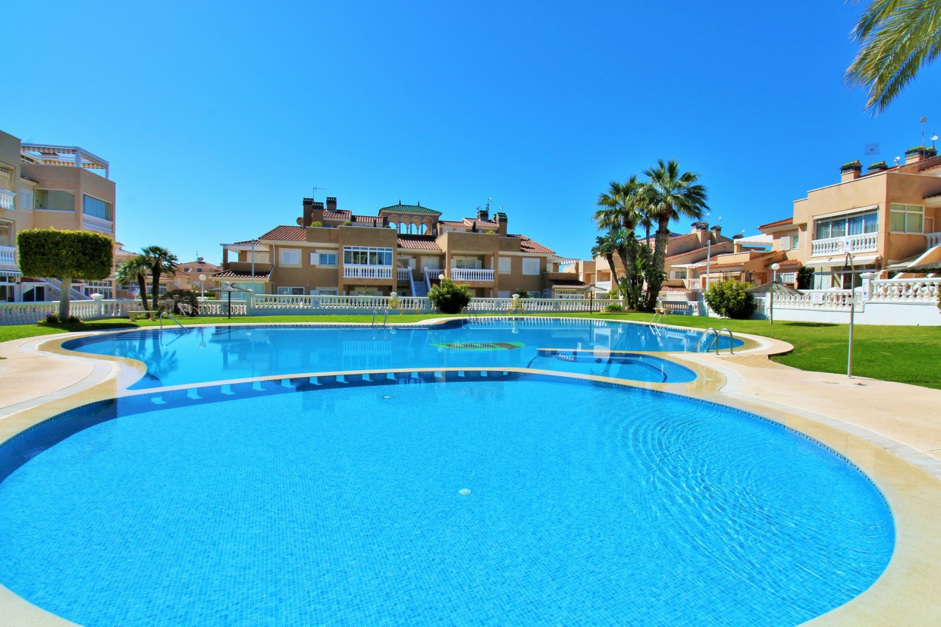 Resale - Apartment -
Playa Flamenca