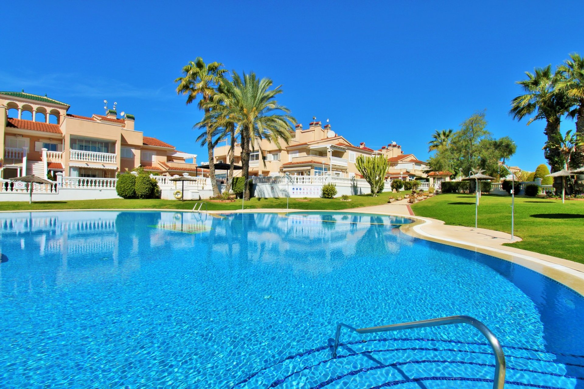 Resale - Apartment -
Playa Flamenca