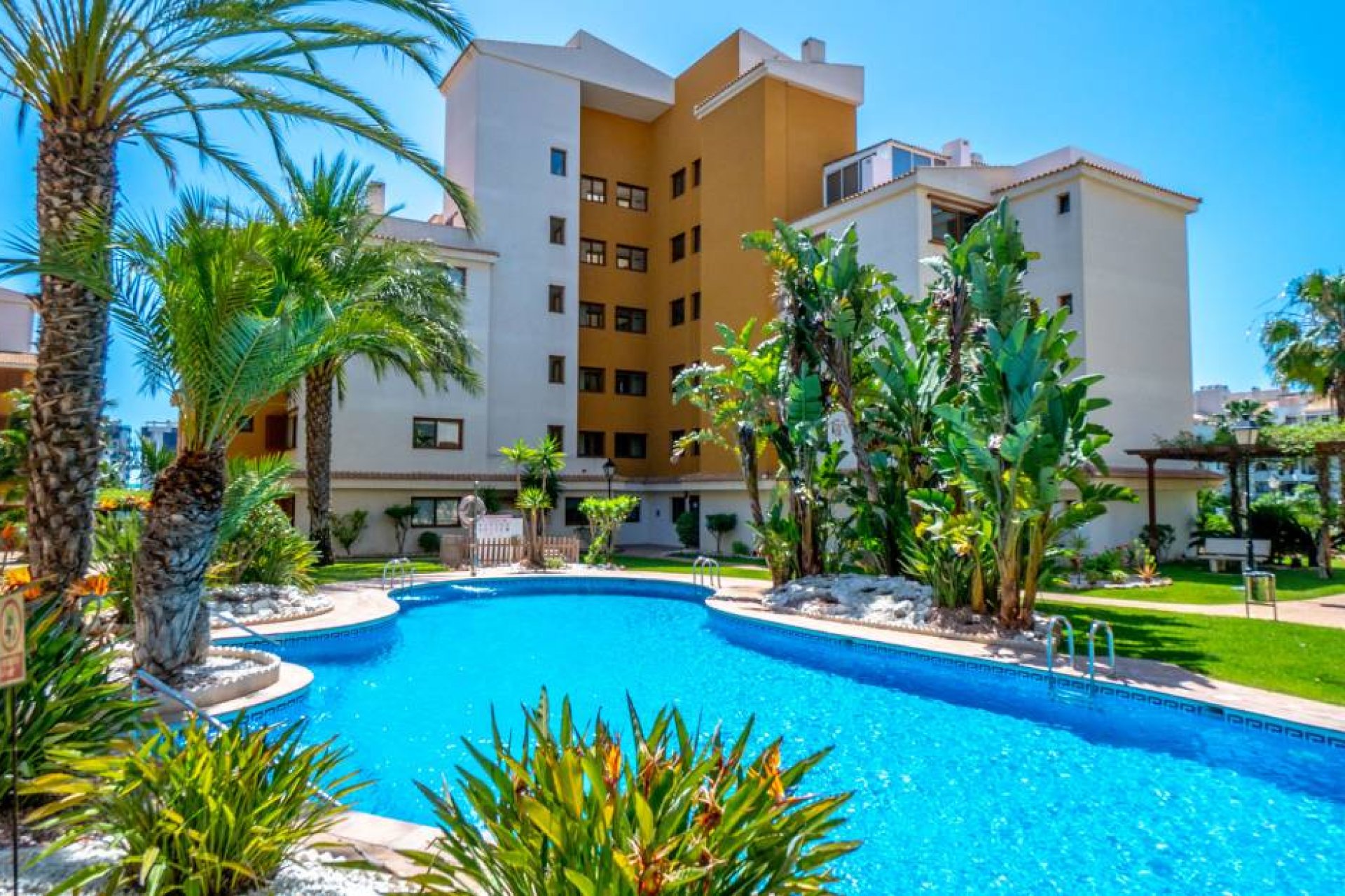 Resale - Apartment -
Punta Prima