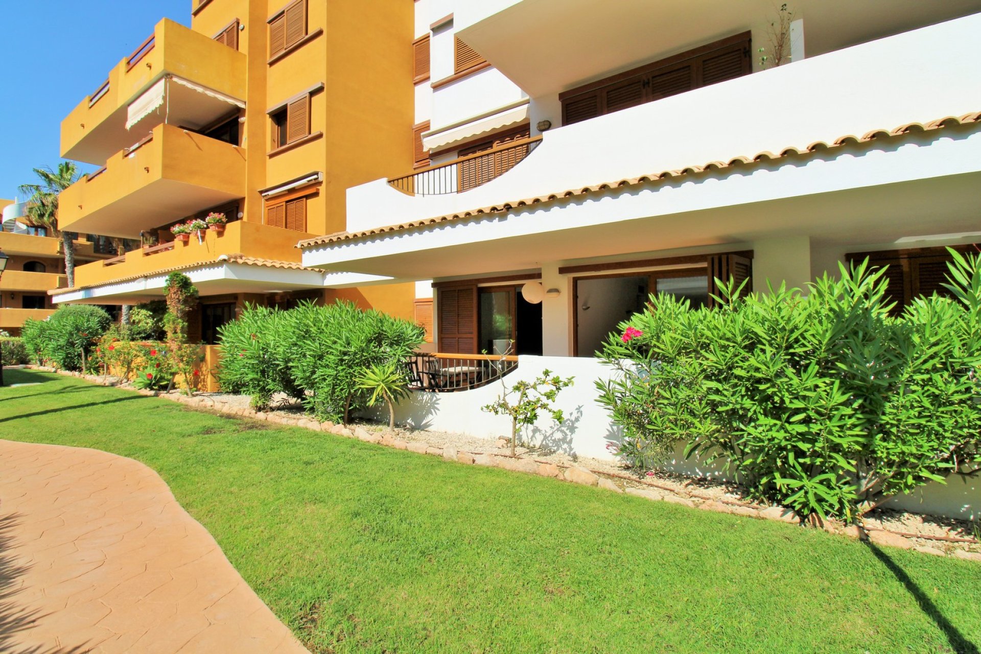 Resale - Apartment -
Punta Prima