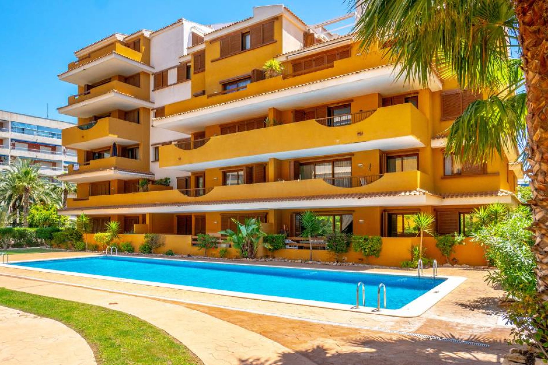 Resale - Apartment -
Punta Prima