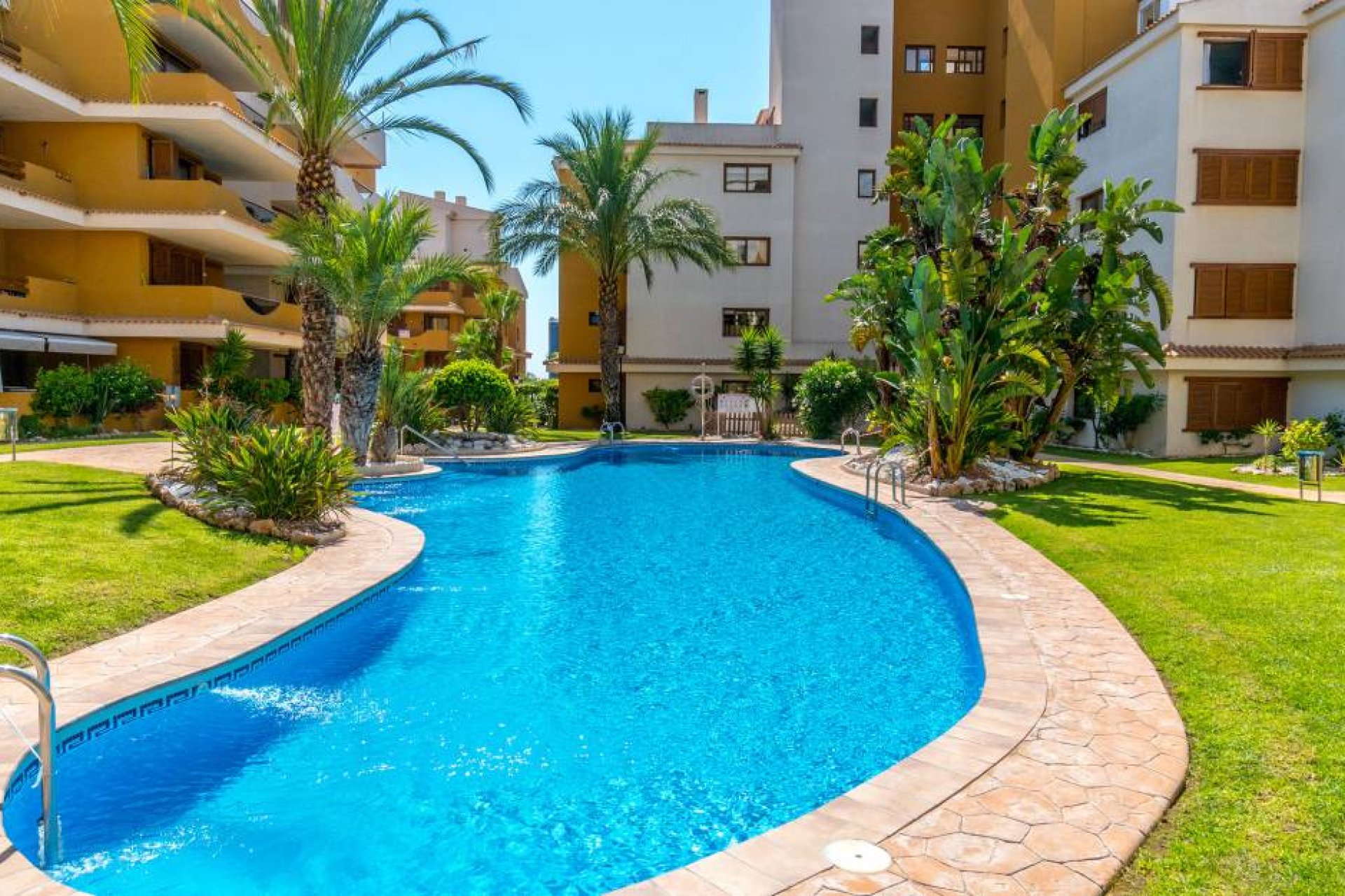 Resale - Apartment -
Punta Prima