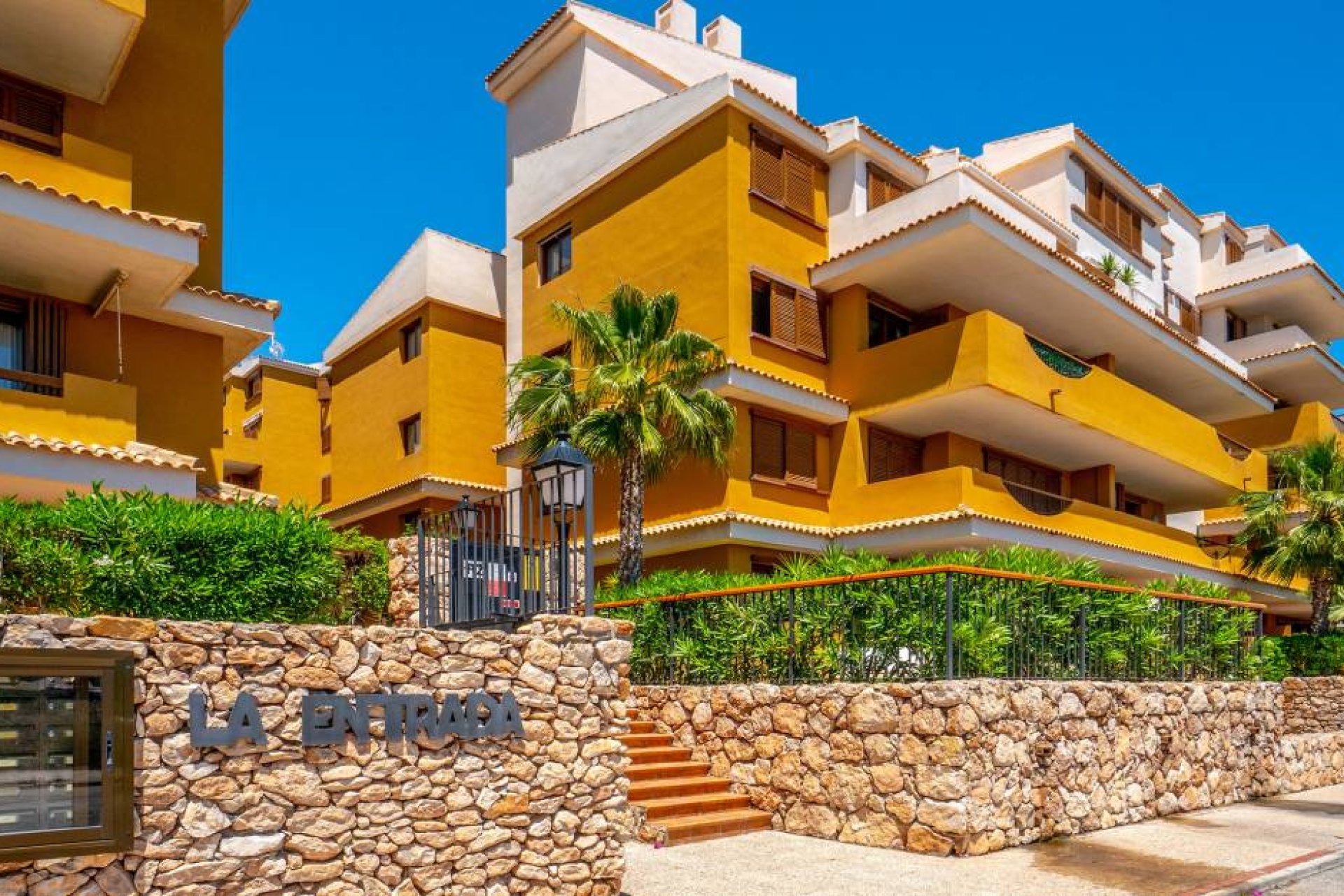 Resale - Apartment -
Punta Prima