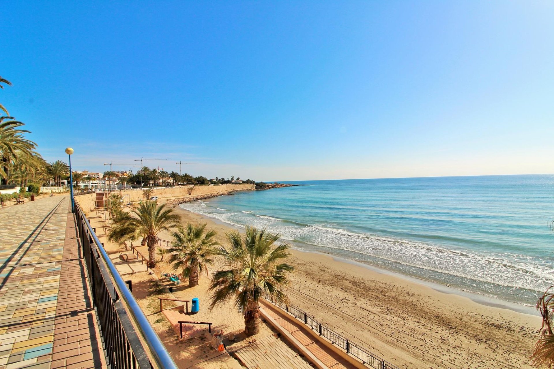 Resale - Apartment -
Punta Prima