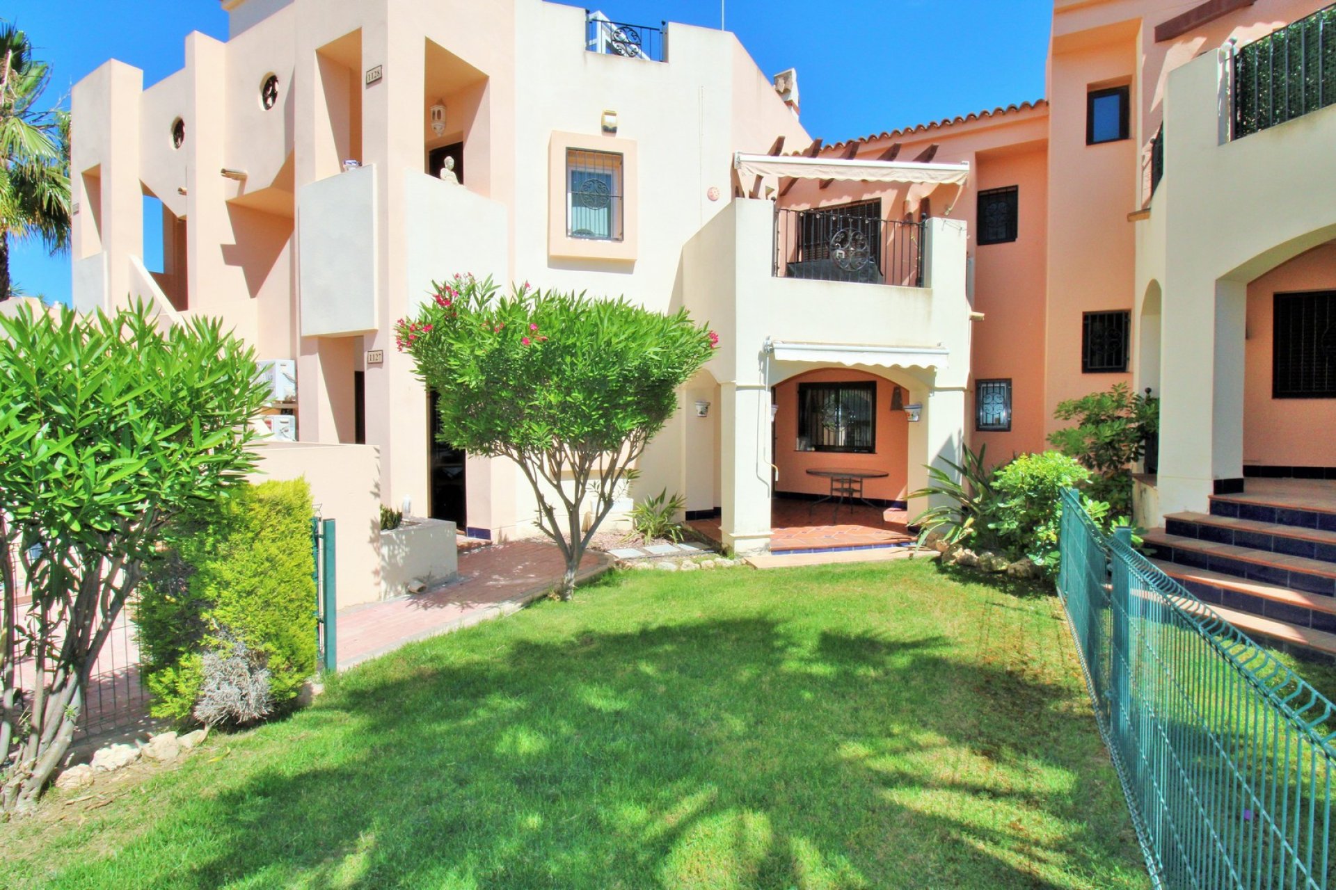 Resale - Apartment -
Punta Prima