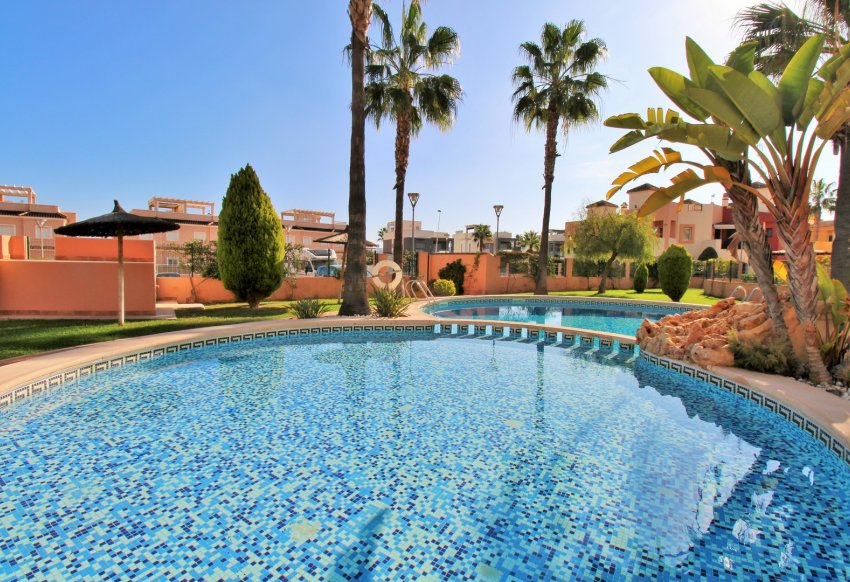 Resale - Apartment -
Punta Prima