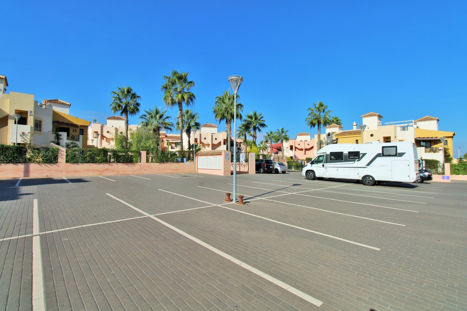 Resale - Apartment -
Punta Prima